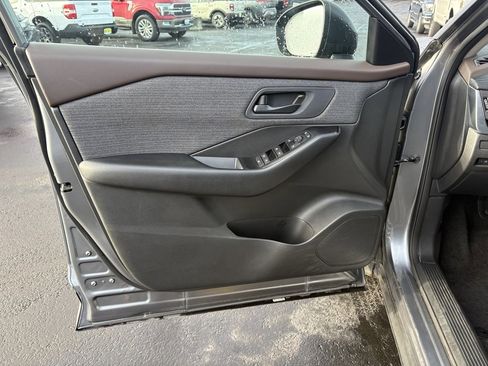 Used 2023 Nissan Rogue S image 14