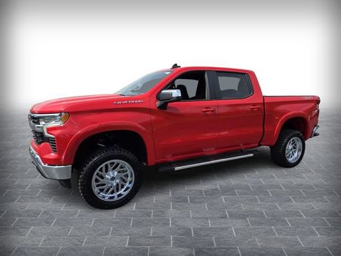 Used 2025 Chevrolet Silverado 1500 LT AWD/4WD image 3
