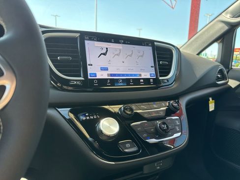 New 2026 Chrysler Voyager LX image 14