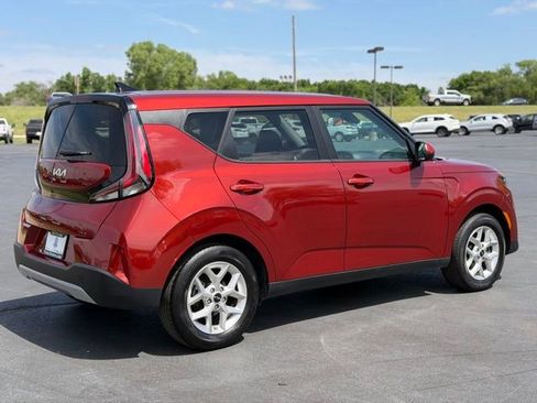 Used 2025 Kia Soul LX w/ LX Technology Package FWD image 7