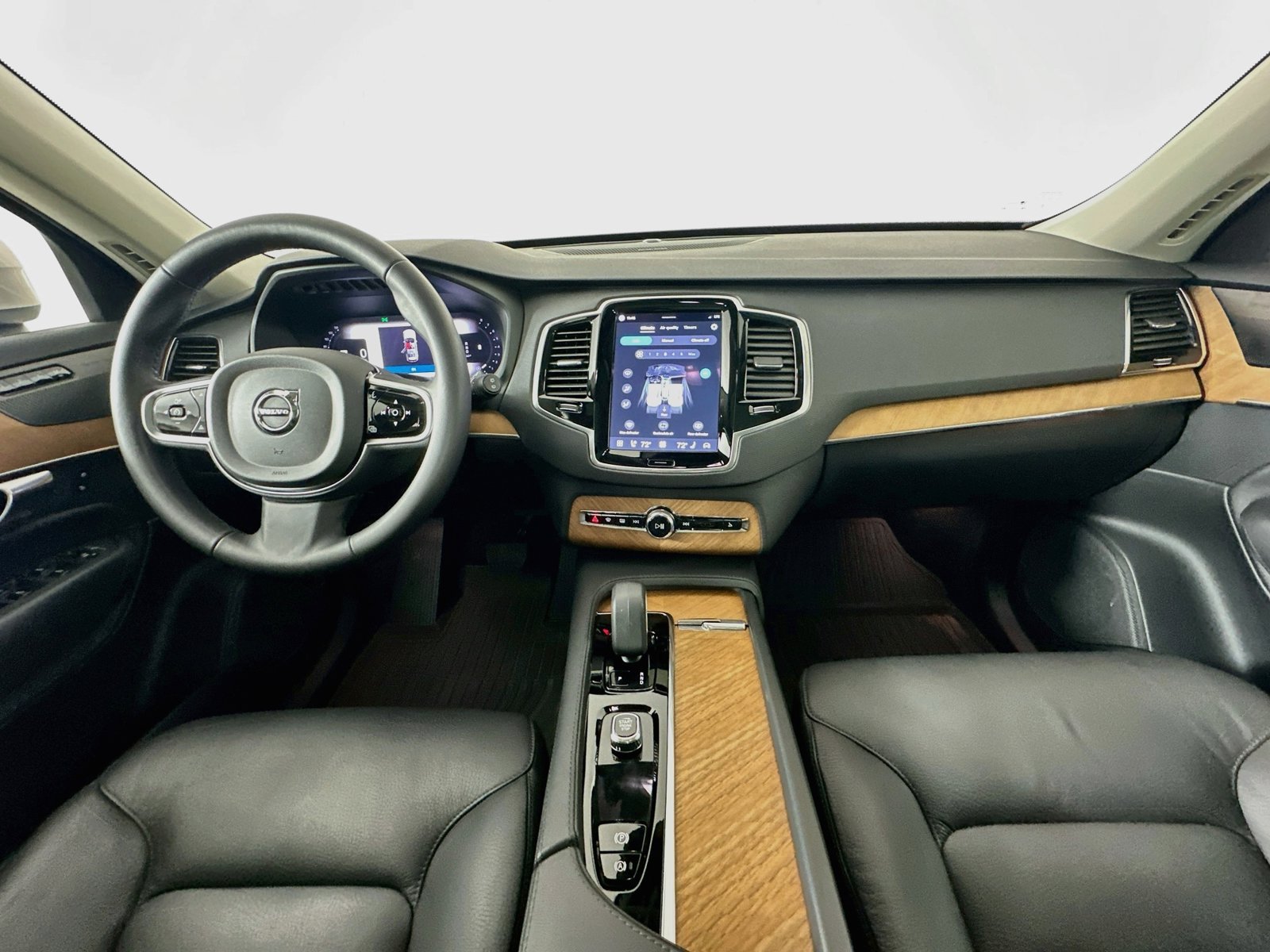 Used 2025 Volvo XC90 B6 Plus w/ Protection Package Premier AWD/4WD image 14