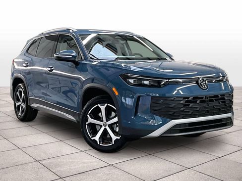 New 2026 Volkswagen Tiguan SE image 2