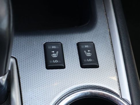 Used 2019 Nissan Pathfinder SL FWD image 40
