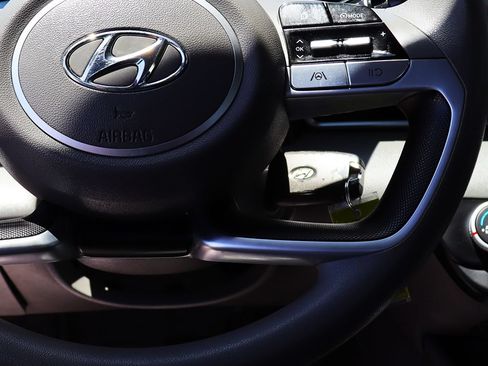 Used 2021 Hyundai Elantra SE FWD image 52