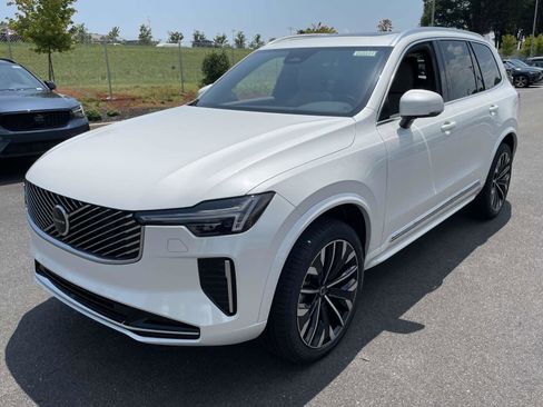 New 2026 Volvo XC90 B5 Core image 3