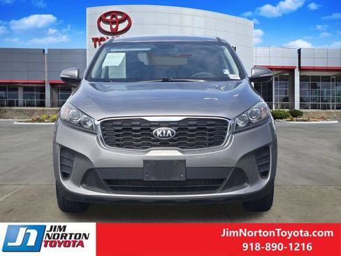 Used 2019 Kia Sorento AWD V6 image 2
