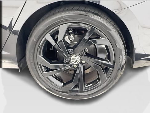 Used 2025 Volkswagen Jetta SE w/ Sunroof Package FWD image 12