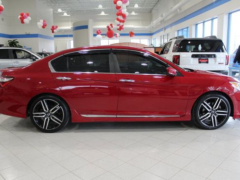 Used 2017 Honda Accord Sport image 4