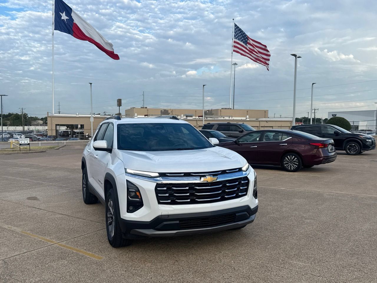 Used 2025 Chevrolet Equinox LT w/ Convenience Package II FWD image 3