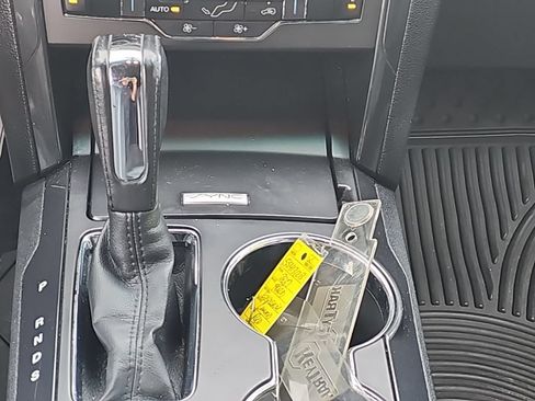 Used 2017 Ford Explorer XLT w/ Equipment Group 202A AWD/4WD image 6
