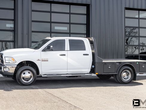Used 2018 RAM 3500 Tradesman w/ Chrome Appearance Group image 3