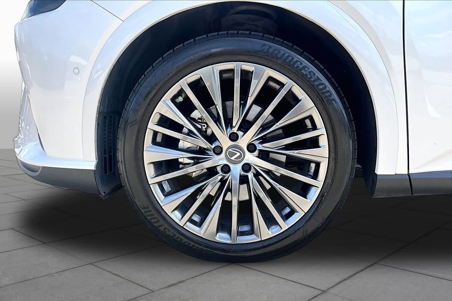 Used 2026 Lexus RX 450h AWD w/ Convenience Package image 11