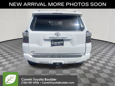 Used 2016 Toyota 4Runner SR5 AWD/4WD image 6