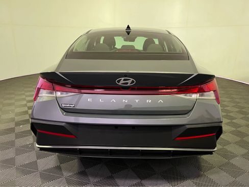 Used 2024 Hyundai Elantra SE FWD image 6