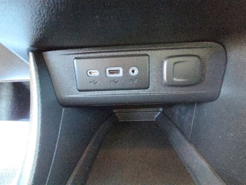 Used 2021 Buick Encore GX Select image 25