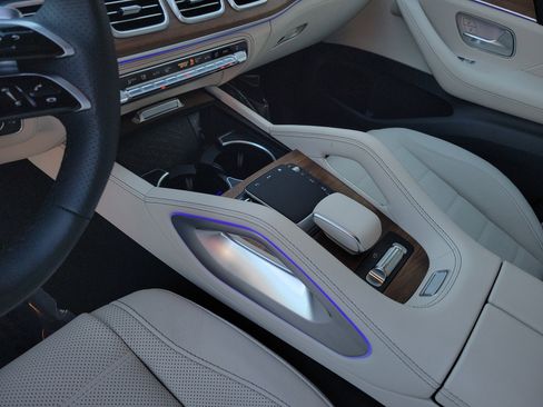 Certified 2025 Mercedes-Benz GLS 580 4MATIC image 29