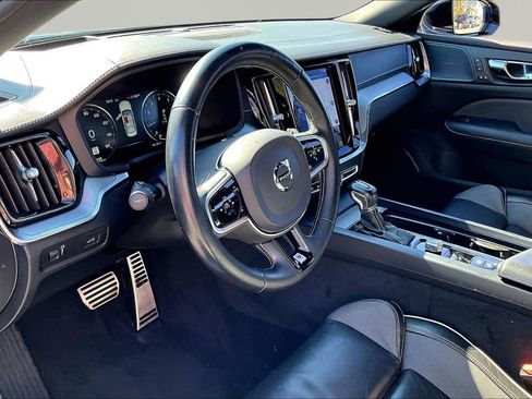 Used 2020 Volvo S60 T6 R-Design image 12