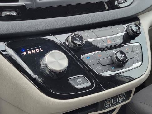 Used 2023 Chrysler Voyager LX FWD image 21