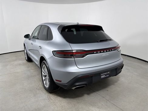 Certified 2025 Porsche Macan image 3