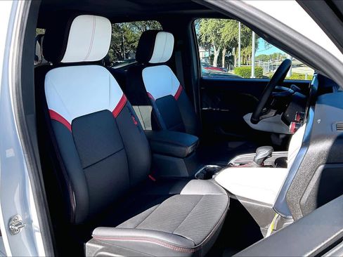 Used 2024 GMC Canyon AT4X image 8