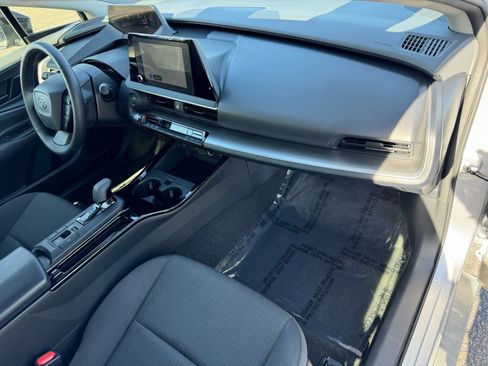 Used 2025 Toyota Prius image 13