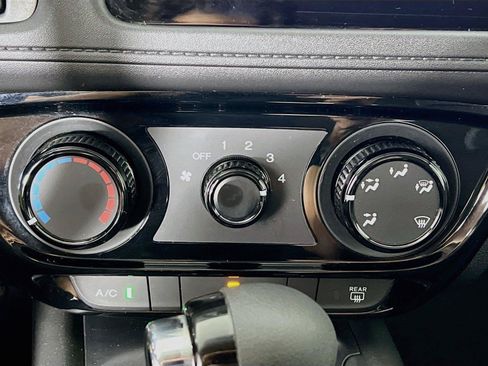 Used 2022 Honda HR-V LX image 17
