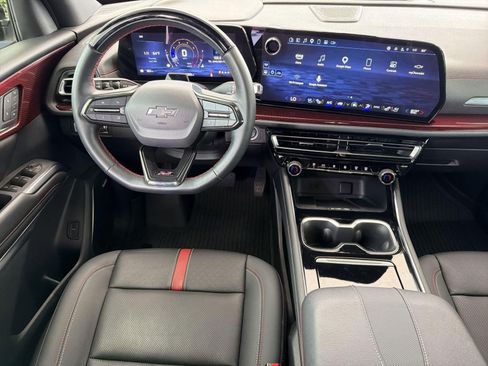 Used 2024 Chevrolet Traverse RS image 28