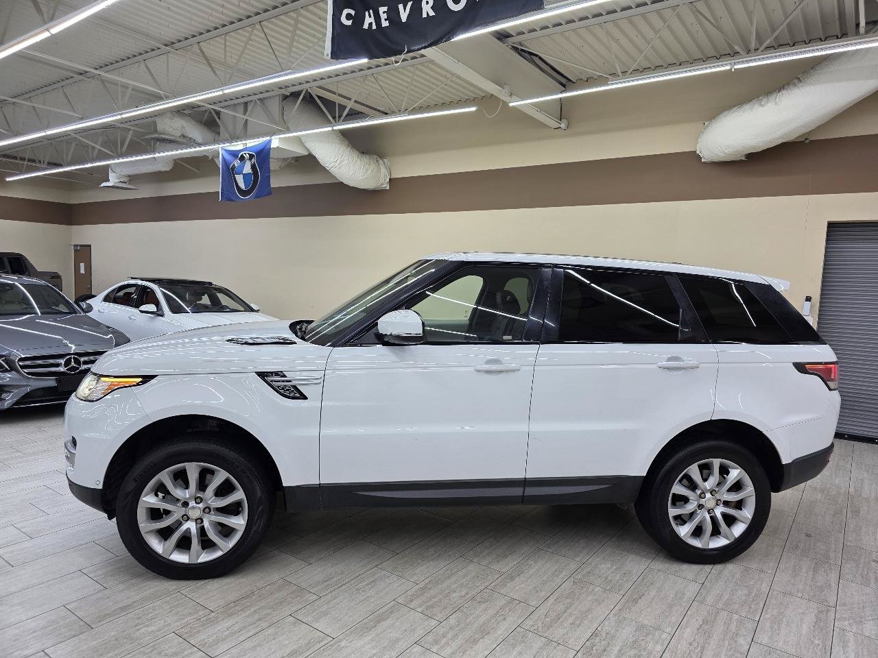 Used 2015 Land Rover Range Rover Sport HSE AWD/4WD image 9