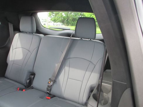 Used 2022 Buick Enclave Essence w/ Experience Buick Package FWD image 20