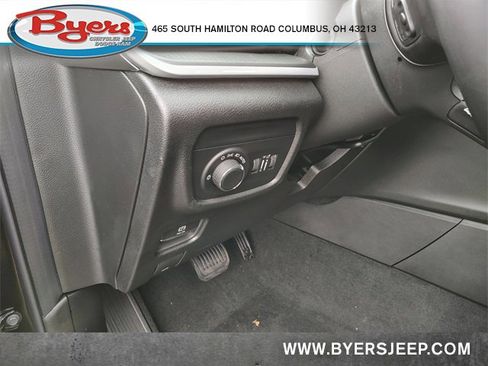 New 2025 Jeep Grand Cherokee Altitude image 14