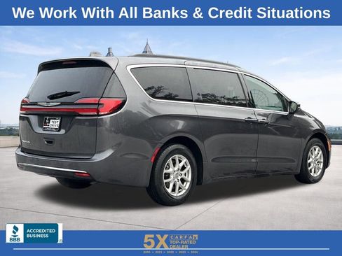 Used 2022 Chrysler Pacifica Touring-L image 26