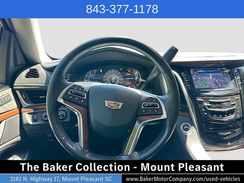 Used 2020 Cadillac Escalade Premium Luxury AWD/4WD image 24