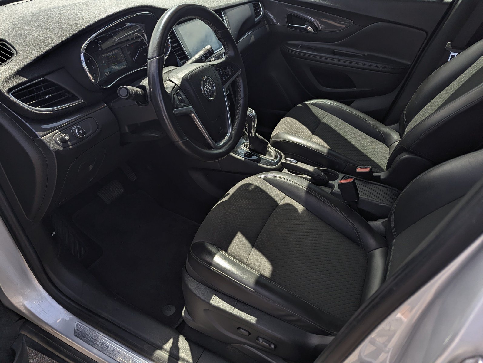 Used 2021 Buick Encore Preferred w/ Safety Package FWD image 9