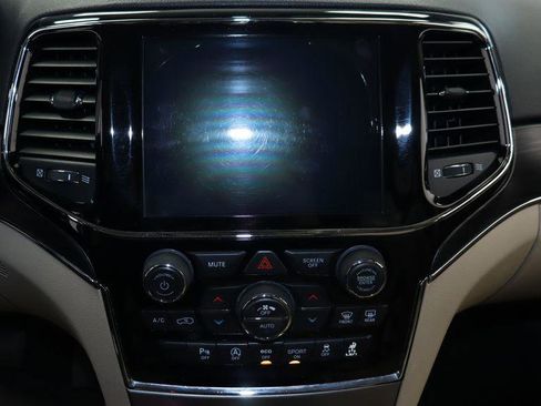 Used 2020 Jeep Grand Cherokee Limited w/ Luxury Group II AWD/4WD image 19