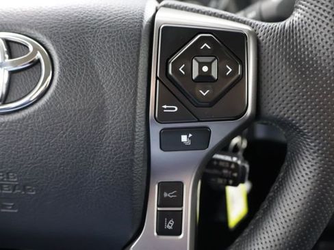 Used 2018 Toyota Tacoma SR5 image 12