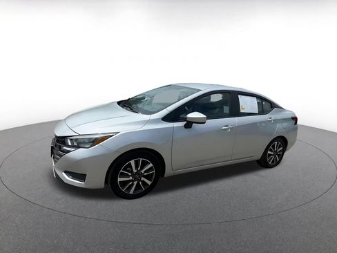 Used 2025 Nissan Versa SV FWD image 8