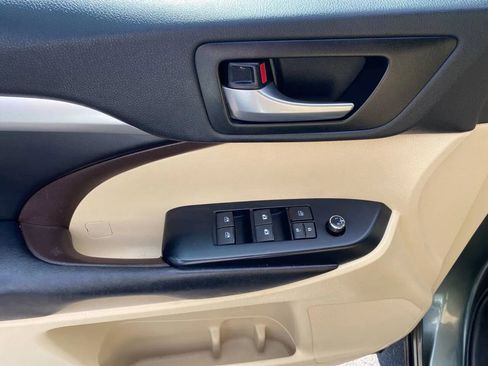 Used 2019 Toyota Highlander XLE image 10
