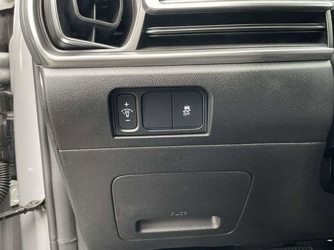Used 2025 Kia Sorento S image 21