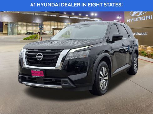 Used 2025 Nissan Pathfinder SL image 2