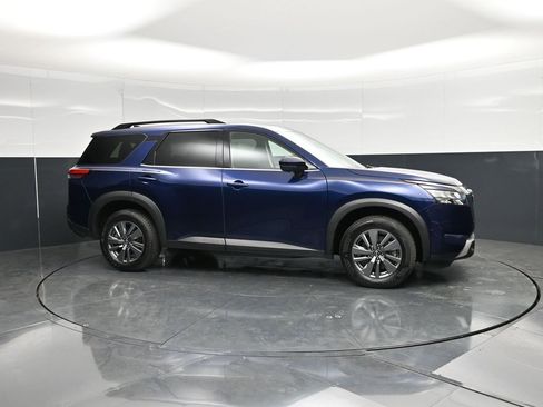 Used 2025 Nissan Pathfinder SV AWD/4WD image 5
