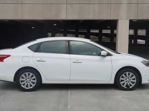 Used 2017 Nissan Sentra S image 17