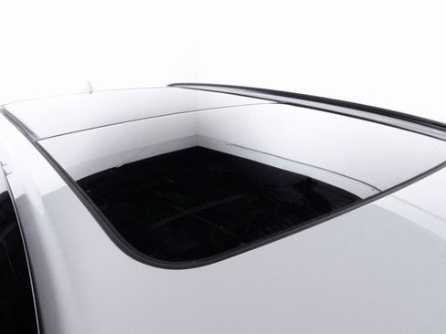 Certified 2025 Volvo XC60 B5 Plus image 33