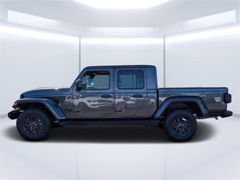 New 2025 Jeep Gladiator Sport image 6