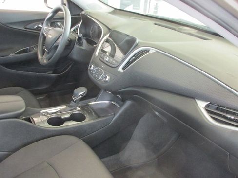 Used 2024 Chevrolet Malibu LT image 30