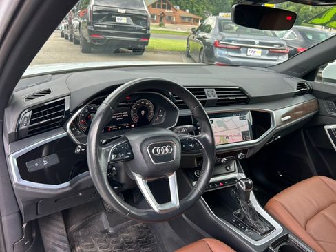 Used 2022 Audi Q3 2.0T Premium Plus w/ Premium Plus Package AWD/4WD image 17