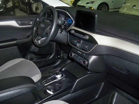 Used 2022 Ford Escape SE image 8