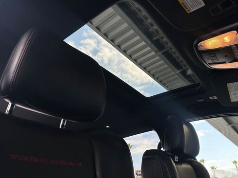 Used 2019 Jeep Grand Cherokee Trailhawk AWD/4WD image 16