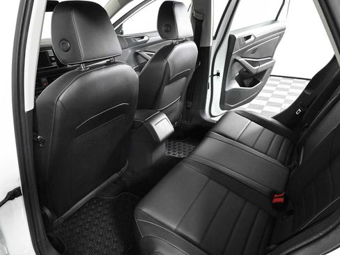 Certified 2023 Volkswagen Jetta SE w/ Panoramic Sunroof Package FWD image 13