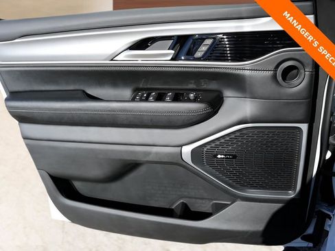 New 2025 Jeep Wagoneer L Series II AWD/4WD image 12