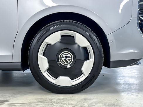 New 2025 Volkswagen ID. Buzz Pro S image 25